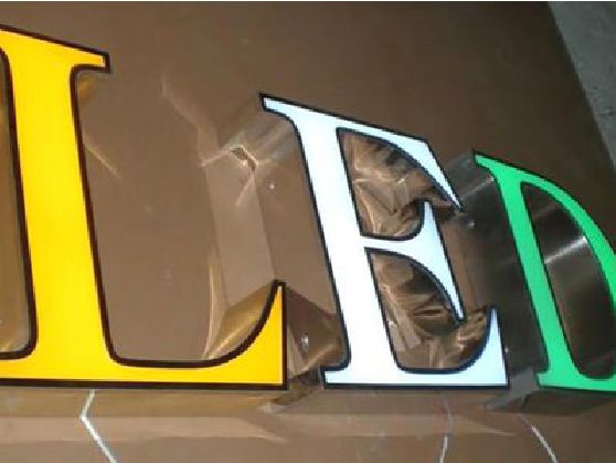 志丹介绍LED招牌的基础知识。